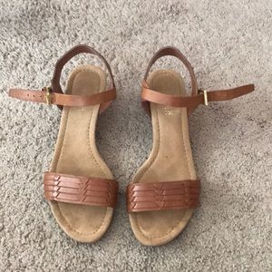 Low wedge sandals